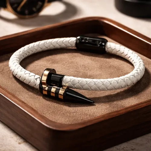 AERO BLANC WHITE LEATHER BRACELET SPIKE DETAIL AERO BLANC WHITE LEATHER BRACELET SPIKE DETAIL